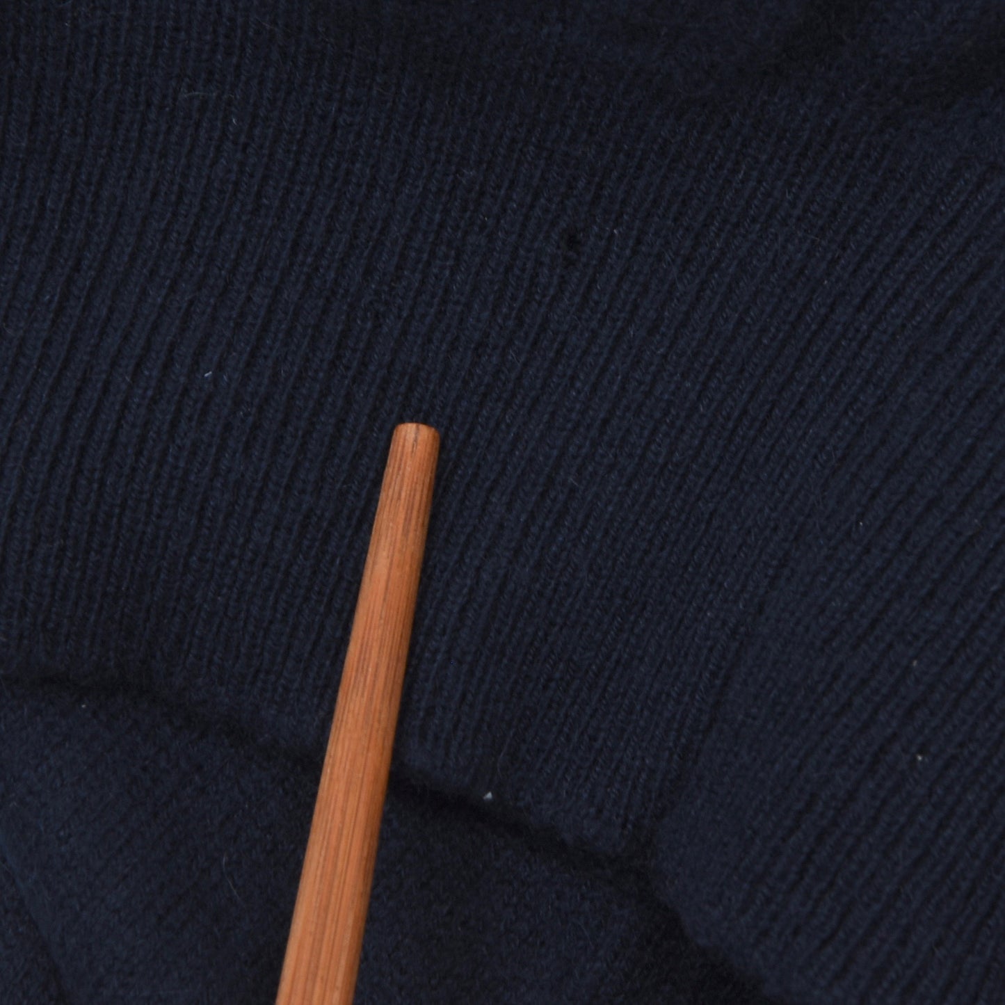 Anonymer Pullover mit V-Ausschnitt aus 100 % Kaschmir Größe 50 - Marineblau
