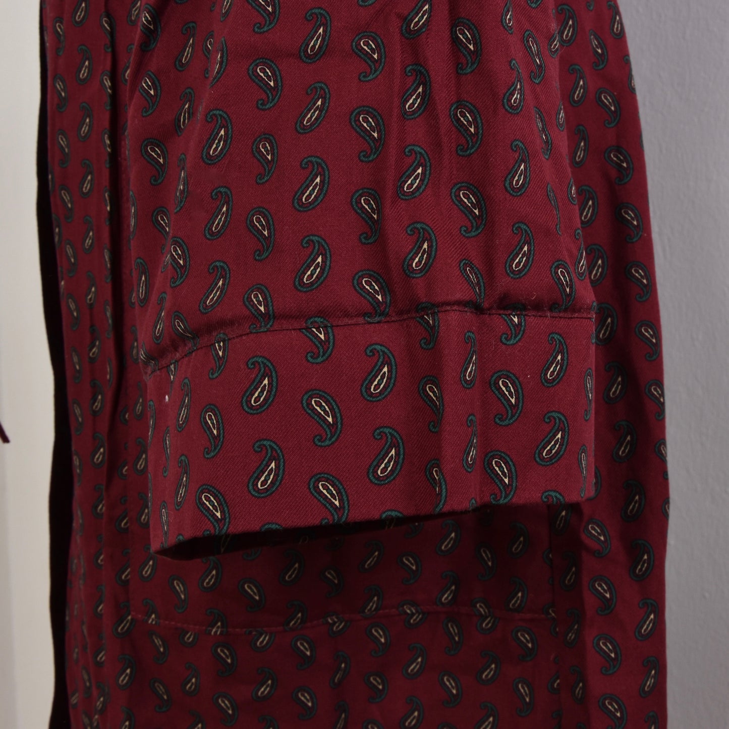 Classic Shawl Collar Wool Robe Size L - Burgundy Paisley