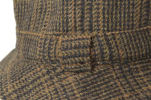 Laden Sie das Bild in den Galerie-Viewer, Lock &amp; Co. London Tweed Bucket Hat Größe 58 – Kariert