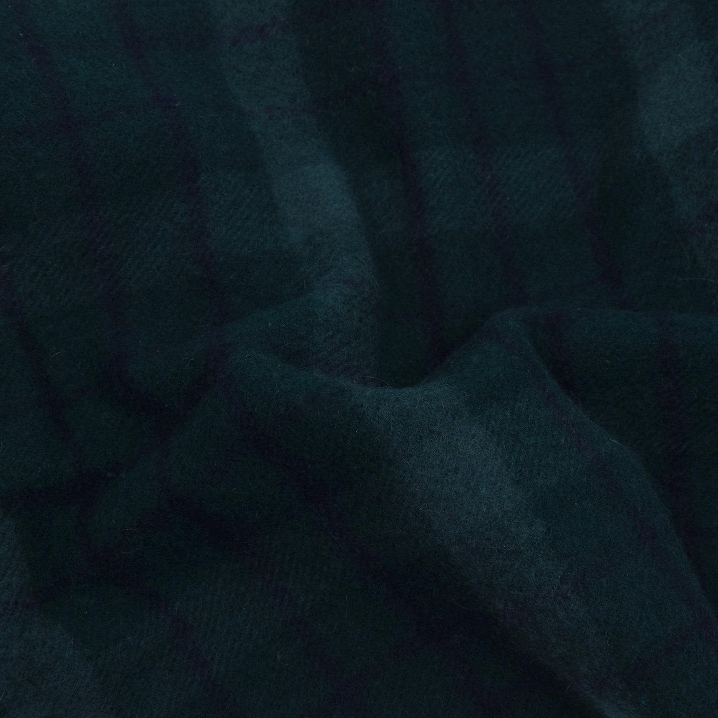 Johnstons of Elgin Wollschal - Navy/Green Plaid