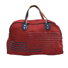 Laden Sie das Bild in den Galerie-Viewer, Vintage Adidas Nylon Sporttasche - rot