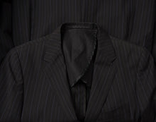 Laden Sie das Bild in den Galerie-Viewer, Paul Smith Anzug mit Nadelstreifen Größe 36 - Schwarz