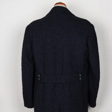 Laden Sie das Bild in den Galerie-Viewer, Handgefertigter Mantel mit Gürtel - Schwarz &amp; Blau