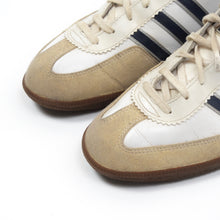 Laden Sie das Bild in den Galerie-Viewer, Vintage Adidas Universal Sneakers hergestellt in Slowenien Größe 44 - weiß/Marine