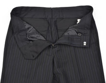 Laden Sie das Bild in den Galerie-Viewer, Paul Smith Anzug mit Nadelstreifen Größe 36 - Schwarz