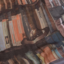 Laden Sie das Bild in den Galerie-Viewer, Vivienne Westwood 170 cm Seidenschal – Bibliotheksdruck