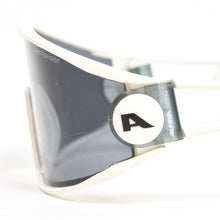 Laden Sie das Bild in den Galerie-Viewer, Vintage Alpina Swing Shield Sonnenbrille - weiß