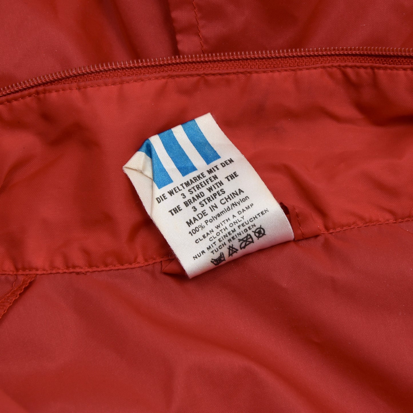 Vintage 80er Jahre Adidas Nylon Regenjacke Größe 52 - rot