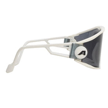 Laden Sie das Bild in den Galerie-Viewer, Vintage Alpina Swing Shield Sonnenbrille - weiß