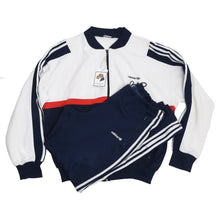 Laden Sie das Bild in den Galerie-Viewer, Vintage 80er Jahre Adidas Trainingsanzug Größe D8 - rot, weiß, Marine