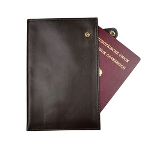 Reisepasshülle/Geldbörse aus Leder mit Schnappverschluss – Schokoladenbraun