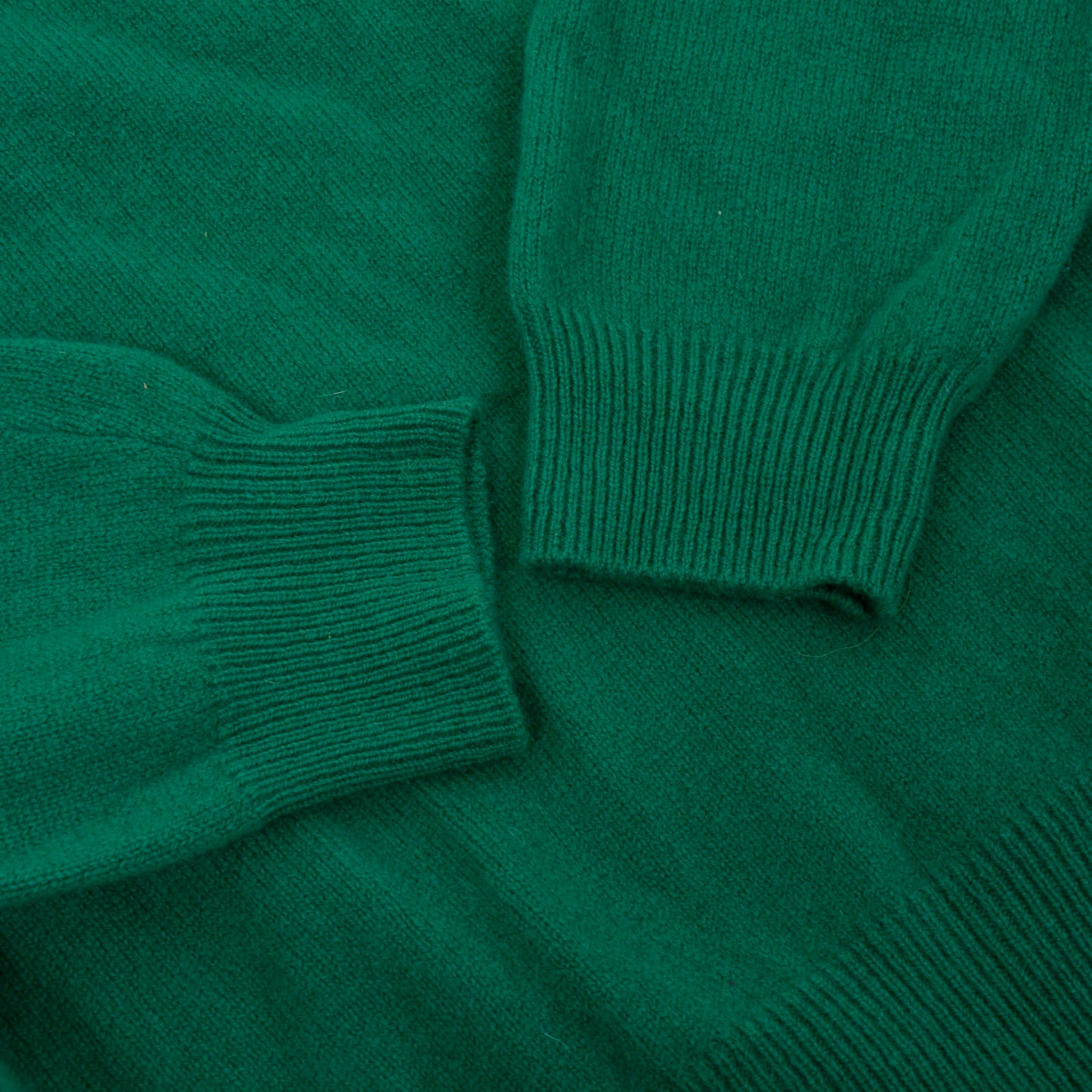 Alan Paine England V-Neck Sweater Size UK 46"/117cm EUR 54 - Green
