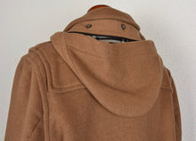 Laden Sie das Bild in den Galerie-Viewer, Divano Dufflecoat mit abnehmbarer Kapuze Größe 28/56SH - Camel