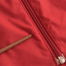 Laden Sie das Bild in den Galerie-Viewer, Vintage 80er Jahre Adidas Nylon Regenjacke Größe D52 - rot