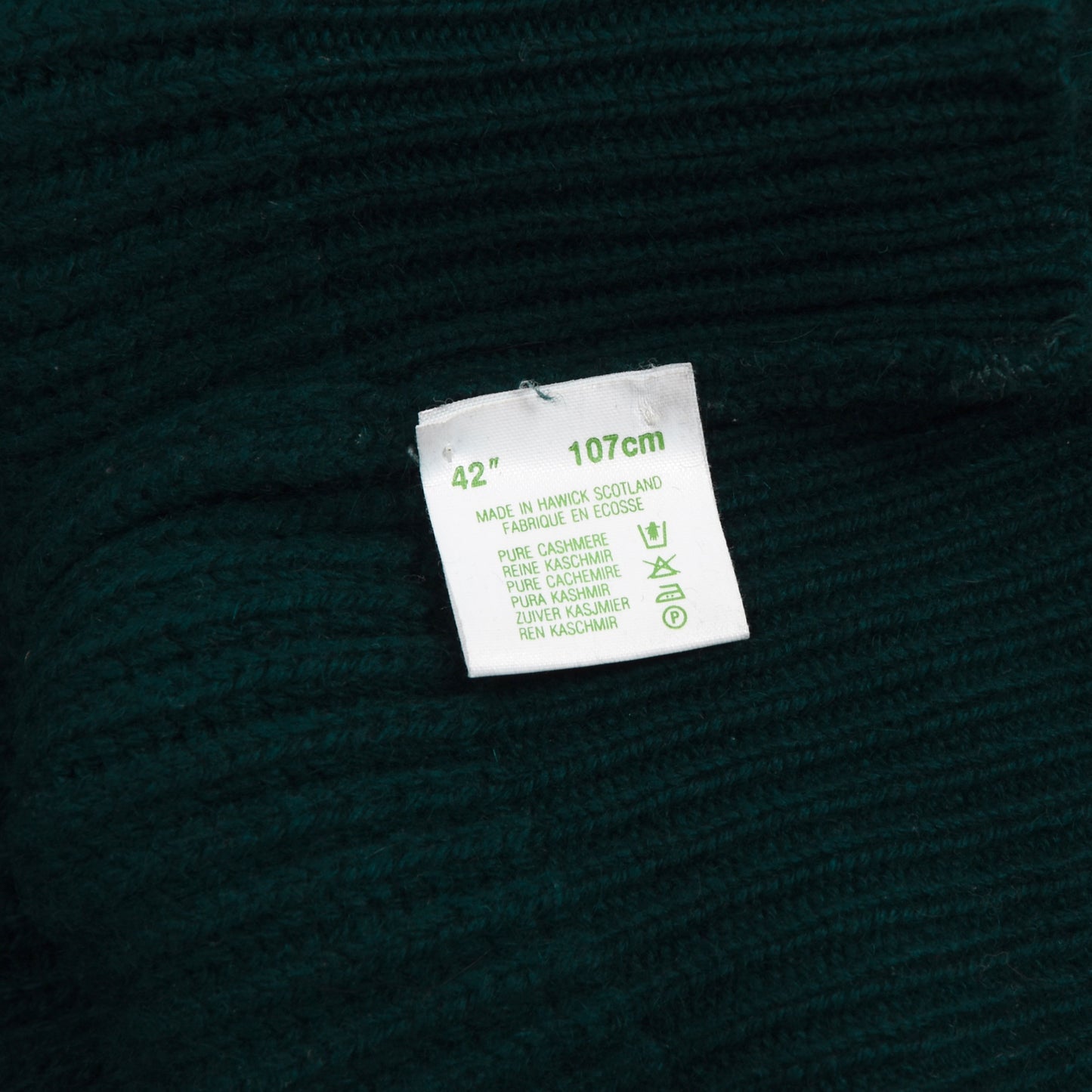 Johnstons of Elgin 100% Cashmere Sweater Size 42"/107cm  - Green