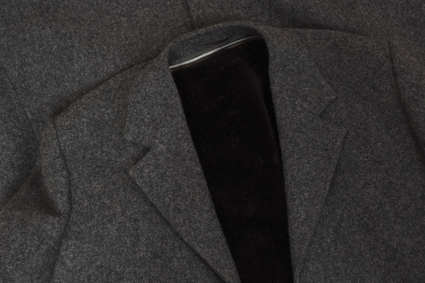 Klassischer Wollmantel mit abzippbarem Kunstpelzfutter – Grau