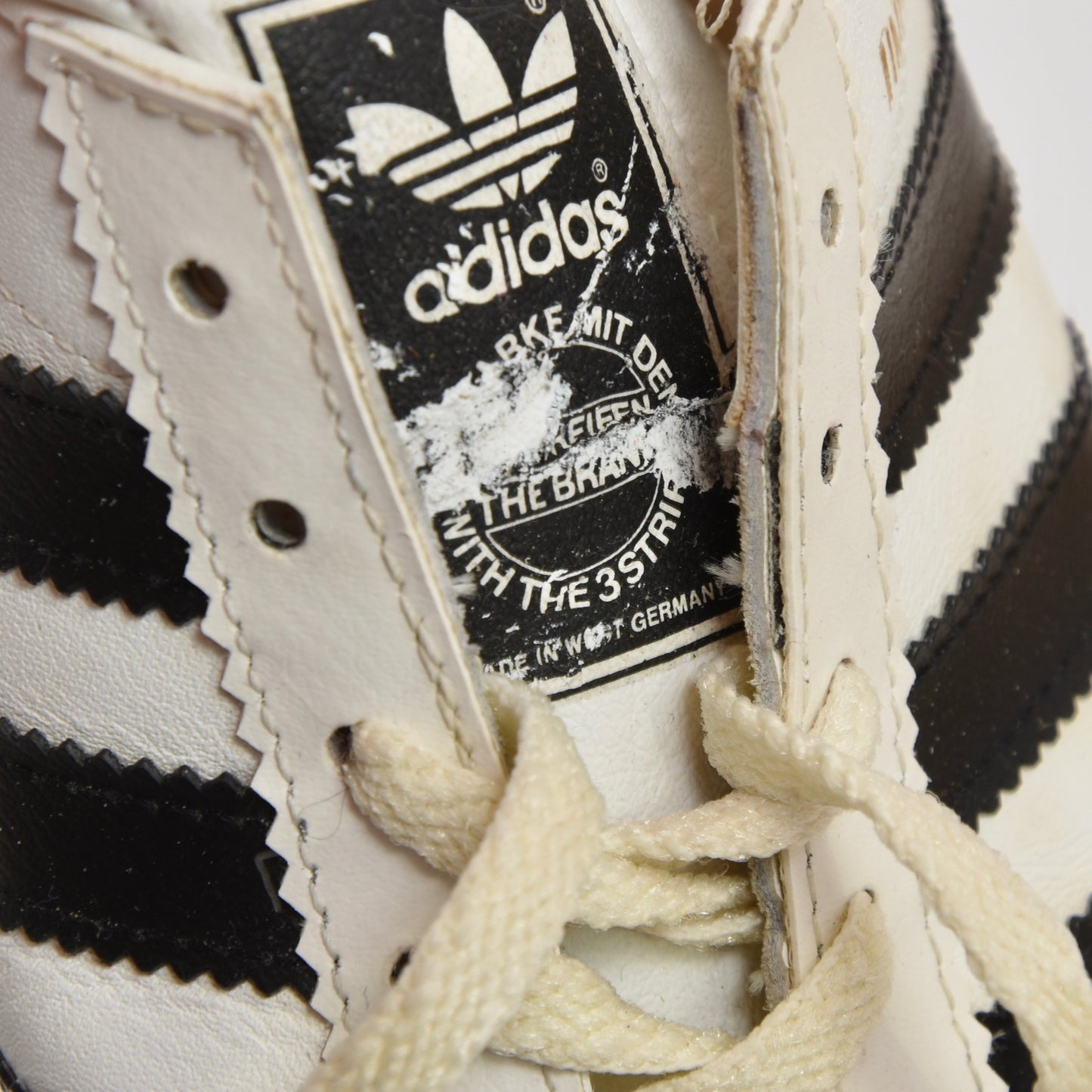 Vintage Adidas Universal Sneakers Made in West Germany Größe 6,5 - weiß/schwarz