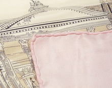 Laden Sie das Bild in den Galerie-Viewer, Burberry London Bedruckter Seidenschal - Pink