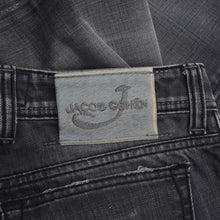 Laden Sie das Bild in den Galerie-Viewer, Jacob Cohen Jeans Modell J688 Größe W32