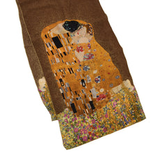 Laden Sie das Bild in den Galerie-Viewer, Gustav Klimt Seidenschal - Der Kuss