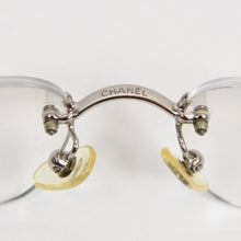 Laden Sie das Bild in den Galerie-Viewer, Vintage Chanel Sonnenbrille 4017 - Transparent