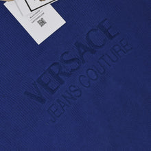 Laden Sie das Bild in den Galerie-Viewer, Vintage Versace Jeans Couture Baumwollpullover bestickt Größe XXL - blau